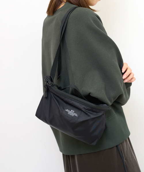 BAGSINPROGRESS(バッグズインプログレス)の「《WEB限定追加》【BAGS IN PROGRESS】FANNY PACK CROSSBODY(ショルダーバッグ・レディース・ブラック・FREE)」の5枚目の写真