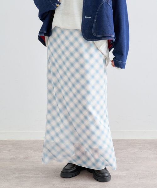 U by SPICK&SPAN（ユーバイスピックアンドスパン）の「シアーチェックタイトスカート（スカート・レディース・スカイブルー/ブラック・38/36）」の2枚目の写真