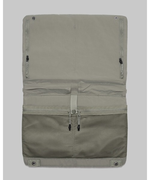 Topologie(トポロジー)の「Flat Sacoche Large(フラット サコッシュ ラージ)(ショルダーバッグ・レディース・モスグリーン・ONE SIZE)」の4枚目の写真