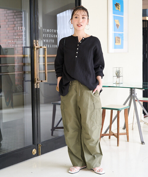 FREAK'S STORE(フリークスストア)の「限定展開 インド ダブルガーゼ ヘンリー ボタン ロングスリーブ(Tシャツ/カットソー・レディース・ブルー/ナチュラル/オリーブ/ブラック/ブラウン・フリ-)」の15枚目の写真