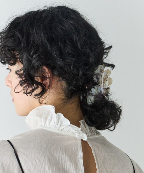 Libra Cue(リブラ キュー)の「ウェーブモチーフヘアクリップ(バレッタ/ヘアクリップ・レディース・ベージュ/ブラウン・FREE)」の1枚目の写真