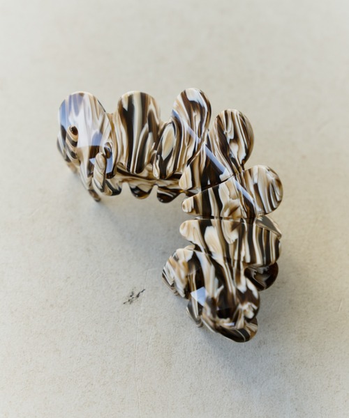 Libra Cue(リブラ キュー)の「ウェーブモチーフヘアクリップ(バレッタ/ヘアクリップ・レディース・ベージュ/ブラウン・FREE)」の6枚目の写真