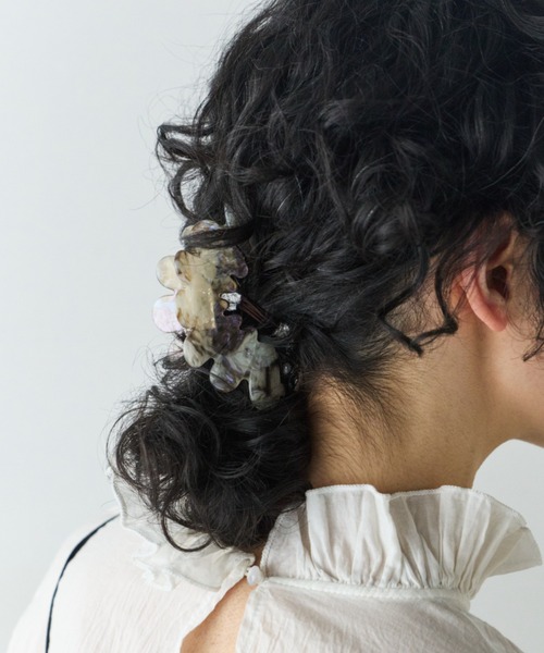 Libra Cue(リブラ キュー)の「ウェーブモチーフヘアクリップ(バレッタ/ヘアクリップ・レディース・ベージュ/ブラウン・FREE)」の9枚目の写真