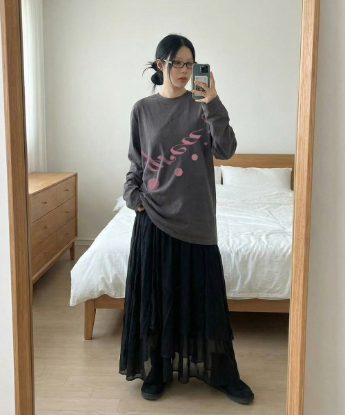 GRAVER（グレーバー）の「[ユニセックス]PLAY ロングスリーブTシャツ_チャコール（Tシャツ/カットソー・レディース・チャコールグレー・LARGE/MEDIUM）」の3枚目の写真