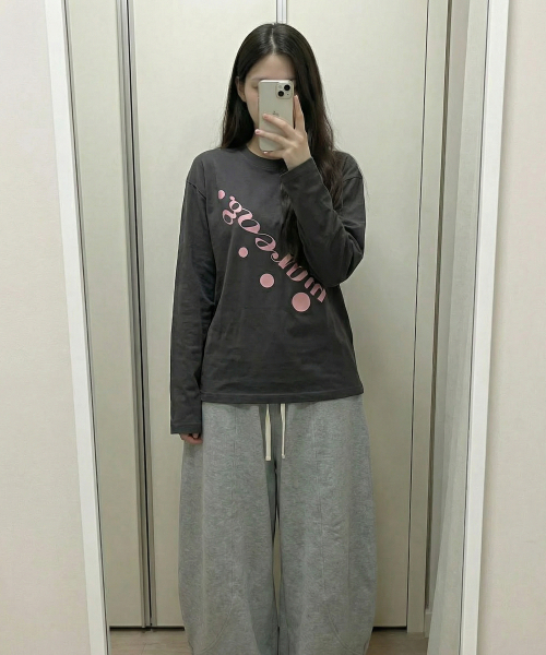 GRAVER（グレーバー）の「[ユニセックス]PLAY ロングスリーブTシャツ_チャコール（Tシャツ/カットソー・レディース・チャコールグレー・LARGE/MEDIUM）」の4枚目の写真
