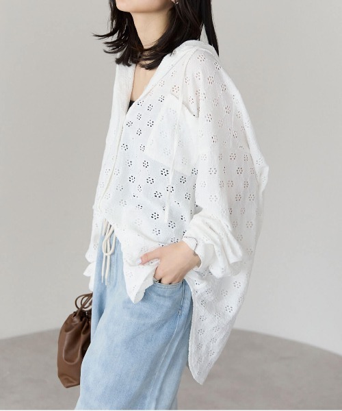 pocket(ポケット)の「フード付きオーバーサイズシャツ(シャツ/ブラウス・レディース・オフホワイト/ブルー/ブラック/イエロー・FREE)」の2枚目の写真