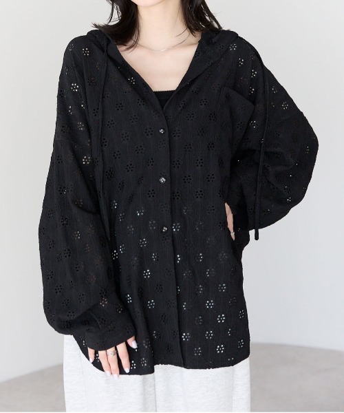 pocket(ポケット)の「フード付きオーバーサイズシャツ(シャツ/ブラウス・レディース・オフホワイト/ブルー/ブラック/イエロー・FREE)」の1枚目の写真