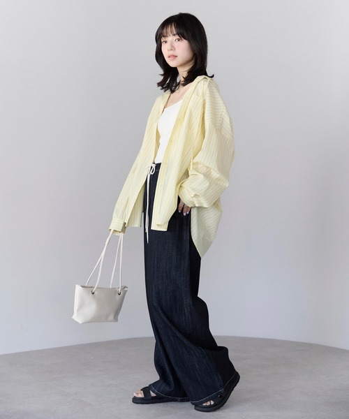 pocket(ポケット)の「フード付きオーバーサイズシャツ(シャツ/ブラウス・レディース・オフホワイト/ブルー/ブラック/イエロー・FREE)」の14枚目の写真