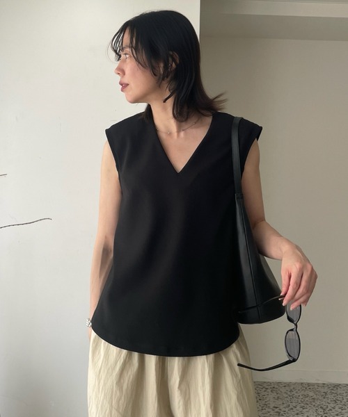 Henon.(ヘノン)の「ドッキングVネックトップス(Tシャツ/カットソー・レディース・クリーム/ブラック・F)」の2枚目の写真