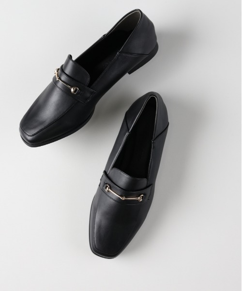 Right-on（ライトオン）の「【HONEYSUCKLE ROSE】ビット付き2WAYローファー (知的なアクセント / スクエアトゥ / リラックス / オフィスカジュアル)（ローファー・レディース・ブラック/ブラウン・S/M/L）」の2枚目の写真