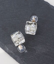 クリアキューブ封入ピアス