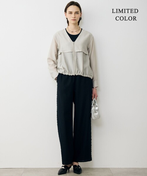 ICB(アイシービー)の「【WEB限定カラーあり】 リヨセルナイロンワッシャー Vネックブルゾン(ブルゾン・レディース・ネイビー系/黄土色系/サックスブルー系/ライトイエロー系/グレー系・0/2/4/6)」の9枚目の写真