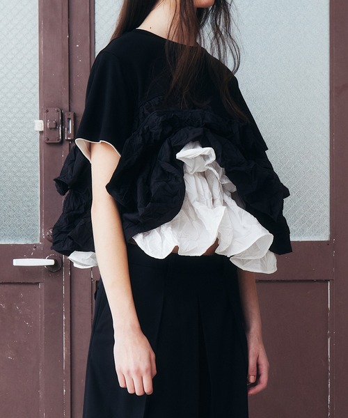 LE CIEL BLEU（ルシェルブルー）の「SS Tシャツw/ラッフルヘム / SS T-Shirt w/ Ruffled Hem（Tシャツ/カットソー・レディース・ブラック/ホワイト/ネイビー・36）」の9枚目の写真