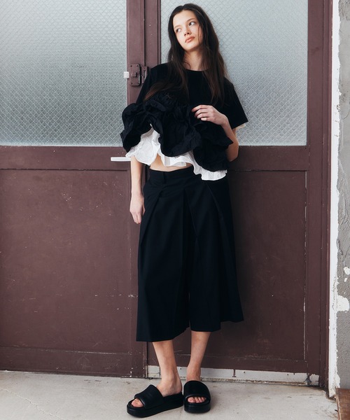 LE CIEL BLEU（ルシェルブルー）の「SS Tシャツw/ラッフルヘム / SS T-Shirt w/ Ruffled Hem（Tシャツ/カットソー・レディース・ブラック/ホワイト/ネイビー・36）」の7枚目の写真