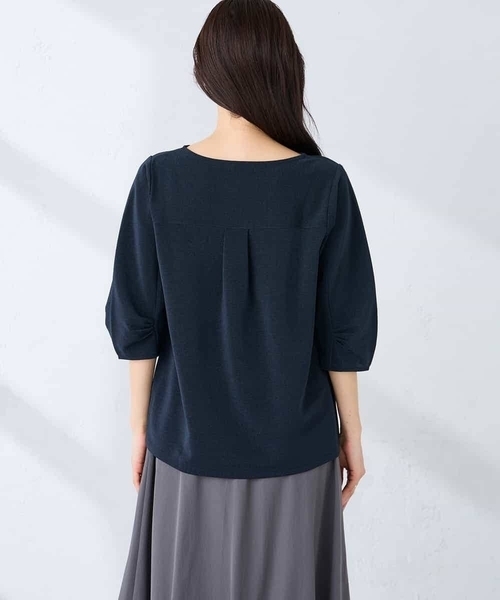 a.v.v(アーヴェヴェ)の「【WEB限定/洗える】タックスリーブカットソー(Tシャツ/カットソー・レディース・ネイビー/ダークインディゴブルー・38/40)」の3枚目の写真