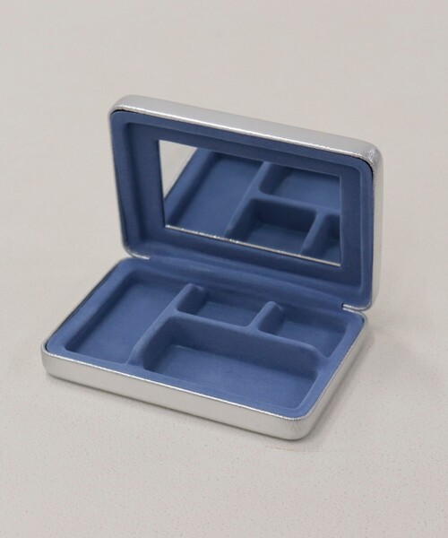 fredy emue（フレディエミュ）の「【JOli JOli/ジョリジョリ】刺しゅうスクエアケース（ポーチ・レディース・ライトブルー/ブラウン/シルバー・FREE）」の12枚目の写真