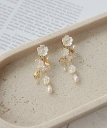 haremode（ハレモード）の「ドレスアクセサリー フラワーパールリーフイヤリング（イヤリング）」