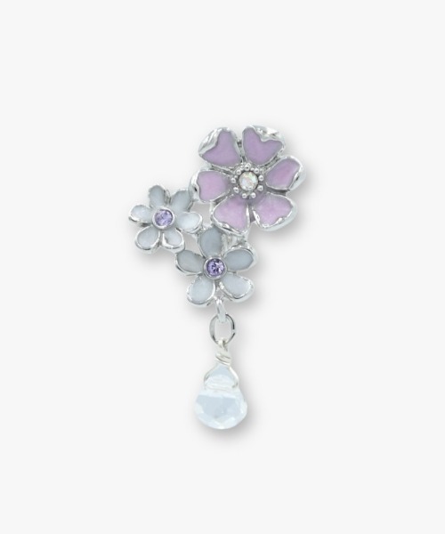 ANNA SUI(アナスイ)の「蝶 小花モチーフ イヤリング(イヤリング・レディース・ホワイト・ONE SIZE)」の3枚目の写真