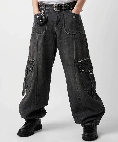ARULE(アルール)の「A'GEM/9 × .kom 『ARULE/アルール』CURVED CARGO DENIM PANTS/カーブドカーゴデニムパンツ(カーゴパンツ・レディース・グレー/ブラック・L)」の1枚目の写真