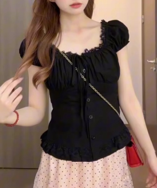AMAJI(アマジ)の「スクエアネック フリルデザイン ブラウス(シャツ/ブラウス・レディース・ブラック・X-LARGE/LARGE/MEDIUM/SMALL)」の1枚目の写真
