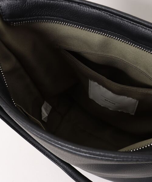 Beau're(ヴュレ)の「BEAURE レザー 縦長 ショルダー Bag(ショルダーバッグ・レディース・ブラック/グレー・FREE)」の3枚目の写真