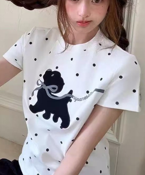 Achic(アシック)の「ドット柄 犬刺繍 コンパクトTシャツ(Tシャツ/カットソー・レディース・ホワイト・M)」の2枚目の写真