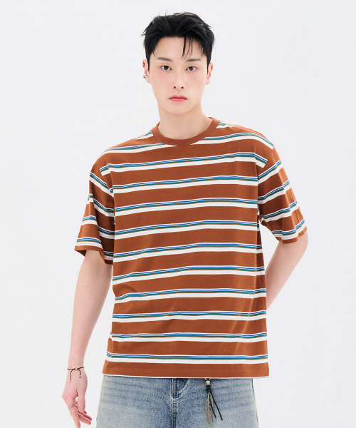 CHASECULT（チェイスカルト）の「共用マルチストライプ半袖Tシャツ-FBRU5819D08（Tシャツ/カットソー・メンズ・ブラウン・90/100/95/105）」の2枚目の写真