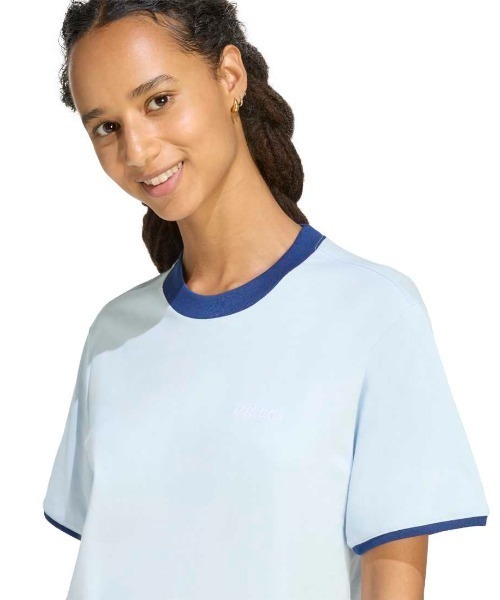adidas（アディダス）の「アディダス adidas 刺しゅうグラフィック仕様Seasonal Essentials Colorpop Tシャツ（Tシャツ/カットソー・レディース・ブルー/オフホワイト/ブラック・S/M/L/XL）」の6枚目の写真