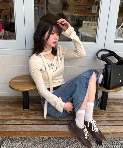 LETERIE(レテリー)の「LETTERING OFF-SHOULDER TIE LONG SLEEVE_CHARCOAL(Tシャツ/カットソー・レディース・チャコールグレー・FREE)」の6枚目の写真