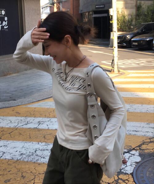 LETERIE(レテリー)の「LETTERING OFF-SHOULDER TIE LONG SLEEVE_CHARCOAL(Tシャツ/カットソー・レディース・チャコールグレー・FREE)」の7枚目の写真