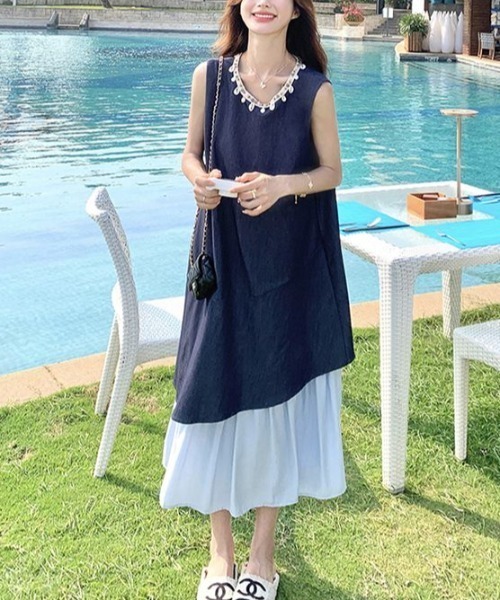 LUCPY（ラクピー）の「配色レイヤードノースリーブロングワンピース（ワンピース・レディース・ネイビー・X-LARGE/LARGE/MEDIUM/SMALL）」の4枚目の写真