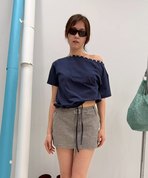 Oriens JOURNAL STANDARD（オリエンス ジャーナルスタンダード）の「ボタンオフショルダーTシャツ（Tシャツ/カットソー・レディース・パープル/ネイビー/モスグリーン・FREE）」の3枚目の写真