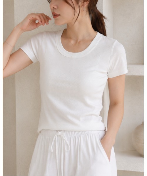 FAZVY（ファズビー）の「UネックリブTシャツ（Tシャツ/カットソー・レディース・ブラック/ホワイト・M/S）」の2枚目の写真