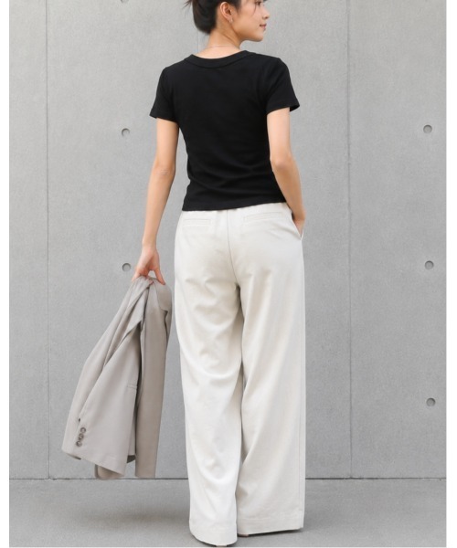 FAZVY（ファズビー）の「UネックリブTシャツ（Tシャツ/カットソー・レディース・ブラック/ホワイト・M/S）」の4枚目の写真