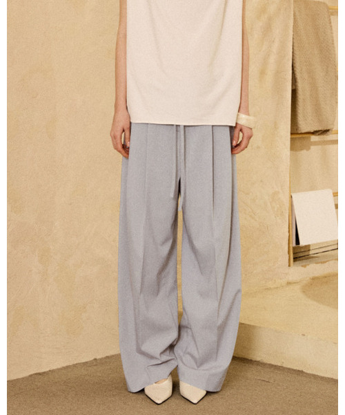 PADO SEOUL(パドソウル)の「ストリングツーピンタックワイドパンツクールグレー(スラックス・レディース・ライトグレー・SMALL/MEDIUM)」の1枚目の写真