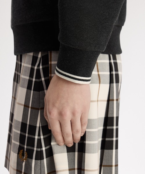 FRED PERRY（フレッドペリー）の「Hooded Zip-Through Sweatshirt／フード付きジップスルースウェット（パーカー・レディース・プラム/チャコールグレー・12/10）」の4枚目の写真