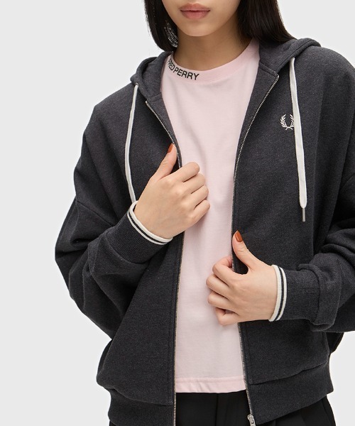 FRED PERRY（フレッドペリー）の「Hooded Zip-Through Sweatshirt／フード付きジップスルースウェット（パーカー・レディース・プラム/チャコールグレー・12/10）」の21枚目の写真