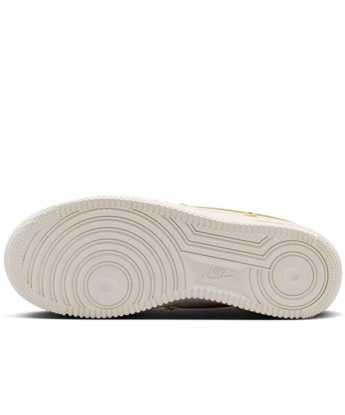 NIKE（ナイキ）の「ナイキ エア フォース 1 '07 ウィメンズシューズ / Nike Air Force 1 '07 Women's Shoes IW2348-170 Sail（スニーカー・レディース・クリーム・26/25.5/22/25/24.5/24/23.5/23/22.5）」の3枚目の写真