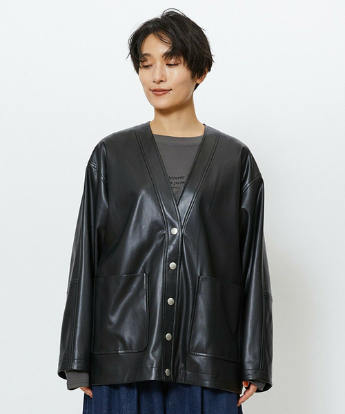 feerique（フィーリック）の「feerique フェイクレザージャケット（ノーカラージャケット・レディース・ブラック/モカ・2）」の22枚目の写真
