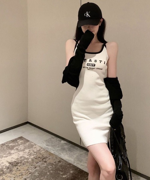semuse(セミューズ)の「バイカラーロゴ入キャミタイトワンピース(ワンピース・レディース・ベージュ/ブラック/ホワイト・FREE)」の4枚目の写真