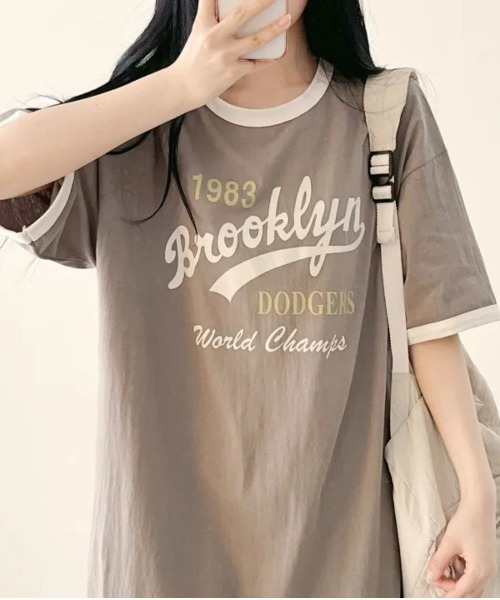 Lips（リップス）の「配色リンガーデザインが旬顔！ゆるっと着こなすロゴプリントTシャツワンピース（ワンピース・レディース・グレー/グリーン/ホワイト・FREE）」の5枚目の写真