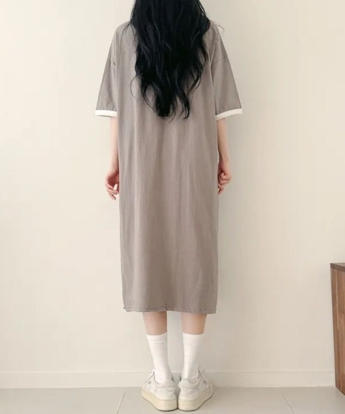 Lips（リップス）の「配色リンガーデザインが旬顔！ゆるっと着こなすロゴプリントTシャツワンピース（ワンピース・レディース・グレー/グリーン/ホワイト・FREE）」の8枚目の写真
