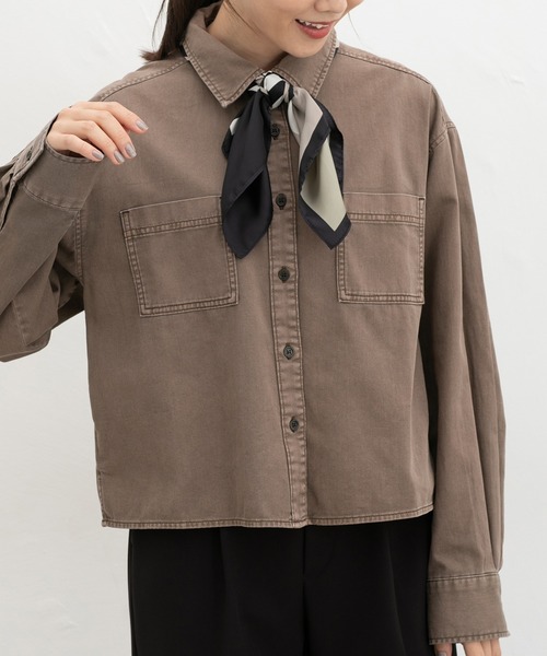 Honeys(ハニーズ)の「ショート丈シャツ(シャツ/ブラウス・レディース・ブルー/インディゴブルー/ブラウン・S/M/L)」の2枚目の写真
