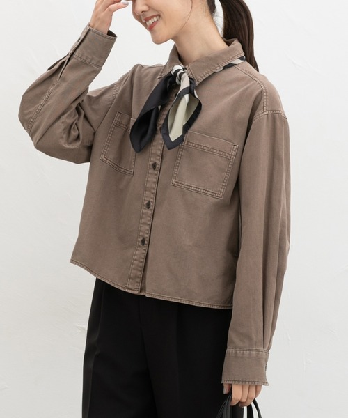 Honeys(ハニーズ)の「ショート丈シャツ(シャツ/ブラウス・レディース・ブルー/インディゴブルー/ブラウン・S/M/L)」の12枚目の写真
