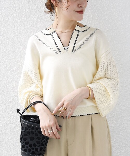 SHIPS(シップス)の「【WEB限定】〈手洗い可能〉配色 ステッチ アイレット スキッパー ニット(ニット/セーター・レディース・ダークグレー/ブラック/オフホワイト/ライトブルー・ONE SIZE)」の1枚目の写真