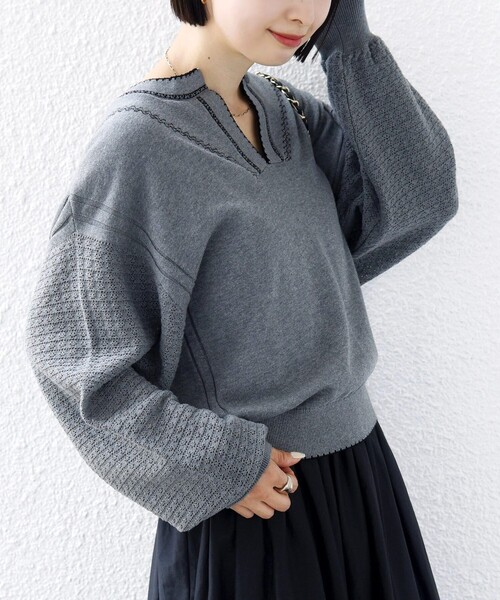 SHIPS(シップス)の「【WEB限定】〈手洗い可能〉配色 ステッチ アイレット スキッパー ニット(ニット/セーター・レディース・ダークグレー/ブラック/オフホワイト/ライトブルー・ONE SIZE)」の3枚目の写真