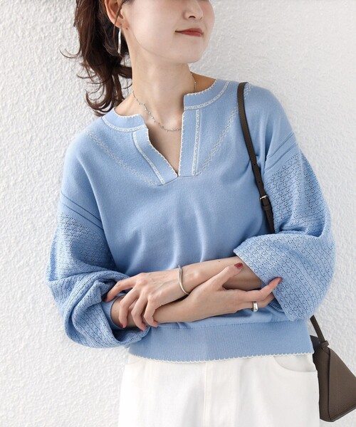 SHIPS(シップス)の「【WEB限定】〈手洗い可能〉配色 ステッチ アイレット スキッパー ニット(ニット/セーター・レディース・ダークグレー/ブラック/オフホワイト/ライトブルー・ONE SIZE)」の4枚目の写真