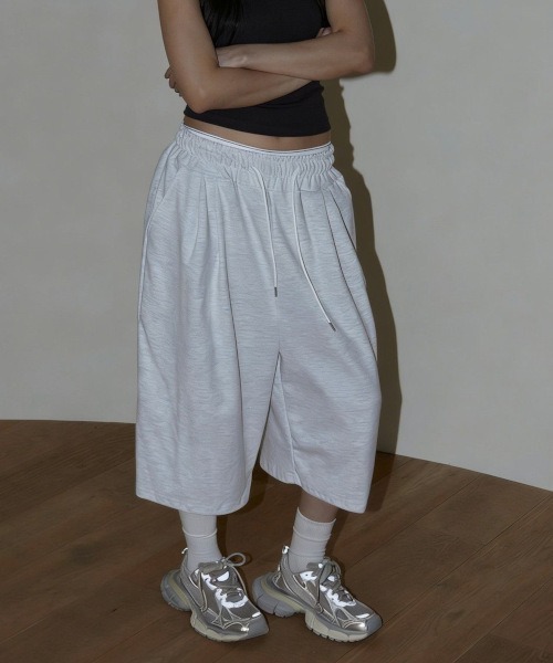 B.I.D.(ビーアイディー)の「《Bz》スウェットタックワイドハーフパンツ(MA/EK168)(スウェットパンツ・レディース・ライトグレー・FREE)」の9枚目の写真