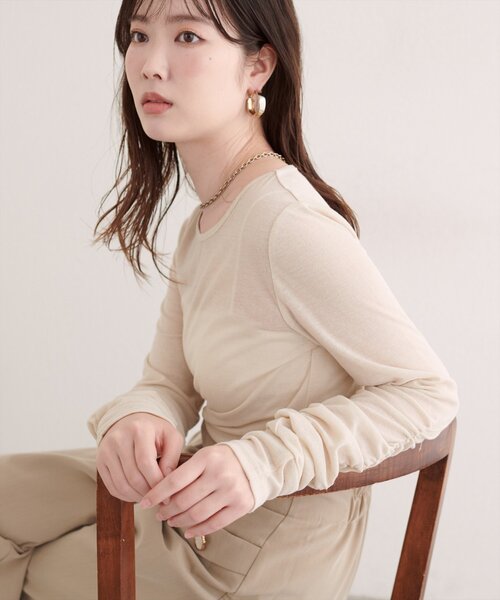 natural couture(ナチュラルクチュール)の「袖シャーリングプルオーバー(Tシャツ/カットソー・レディース・アイボリー/ライトグレー/ブラウン/ブラック/ブルー・FREE)」の6枚目の写真
