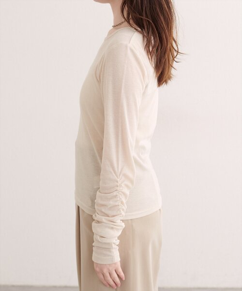 natural couture(ナチュラルクチュール)の「袖シャーリングプルオーバー(Tシャツ/カットソー・レディース・アイボリー/ライトグレー/ブラウン/ブラック/ブルー・FREE)」の12枚目の写真